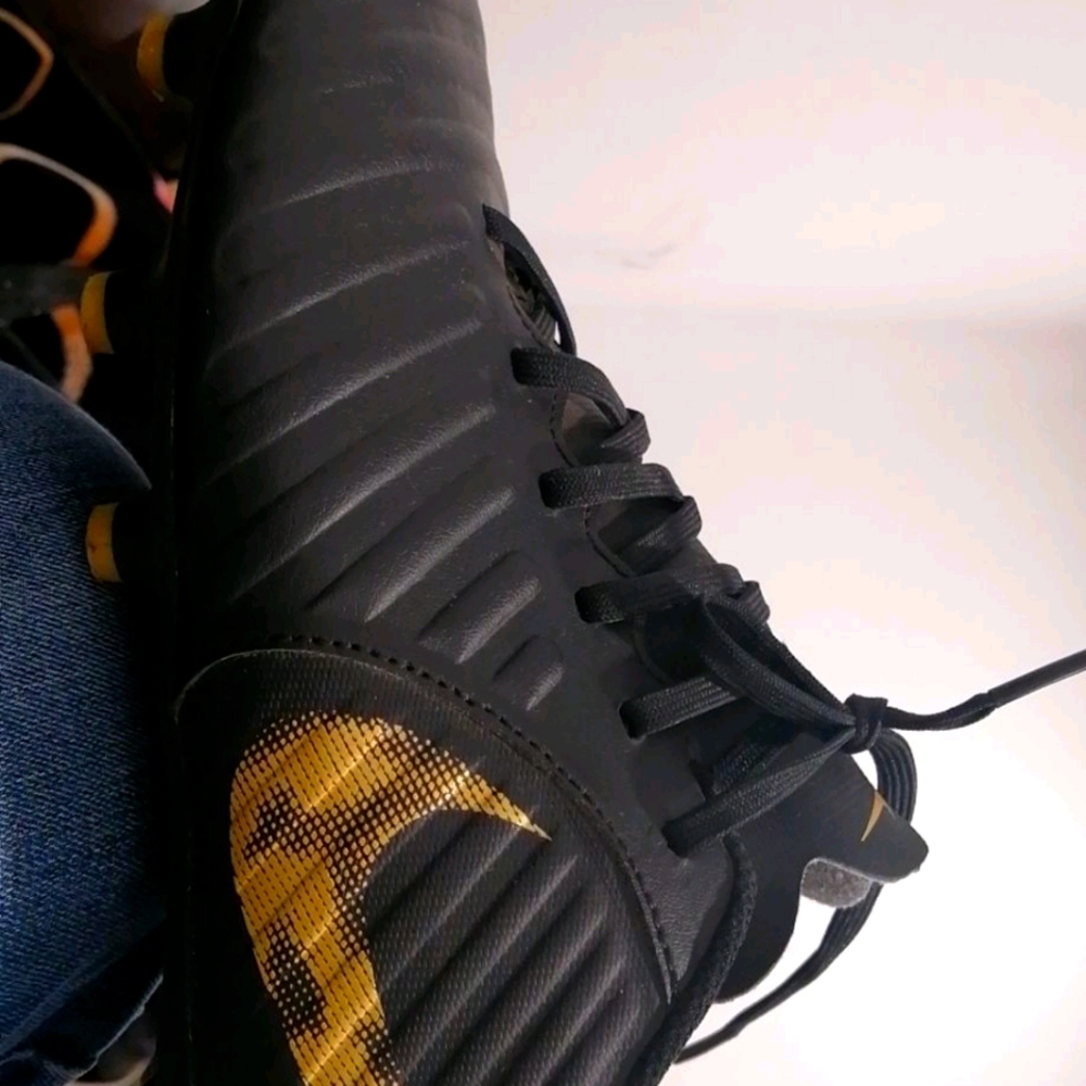 Shose Nicke in soccer football
